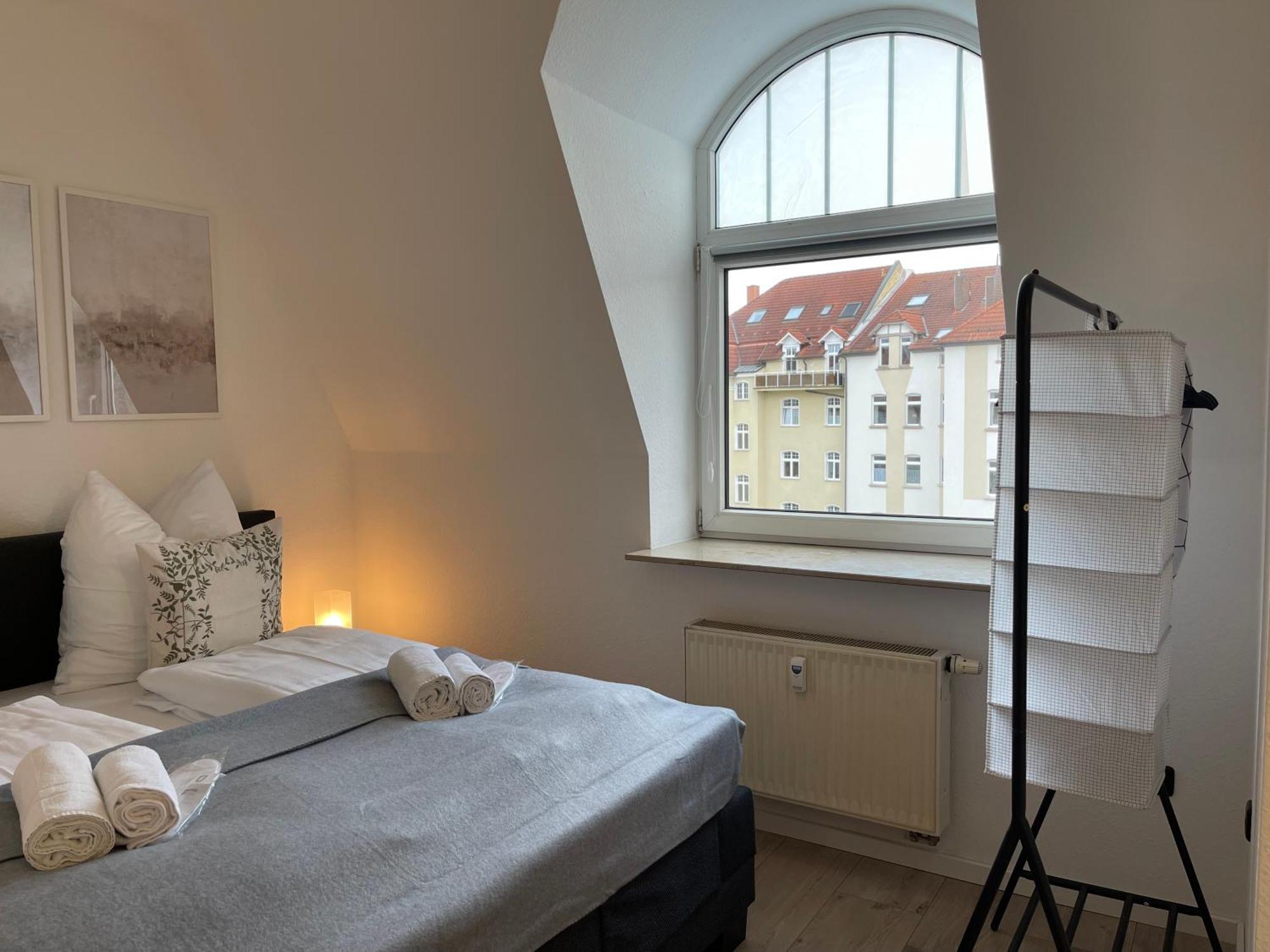 Raha Apartments - Modernes Studio-Apartment - Hbf - Gratis Parkplatz Erfurt Esterno foto