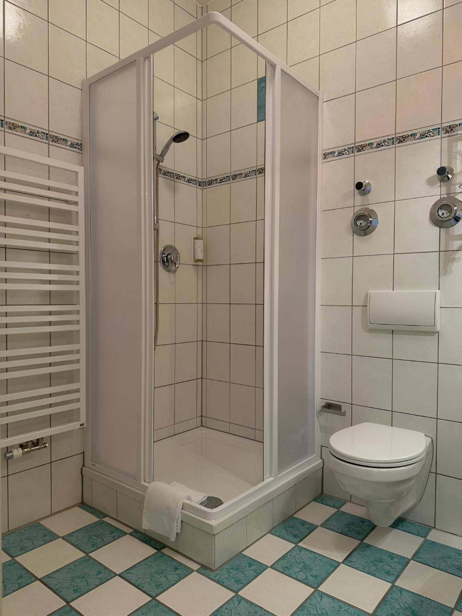 Raha Apartments - Modernes Studio-Apartment - Hbf - Gratis Parkplatz Erfurt Esterno foto