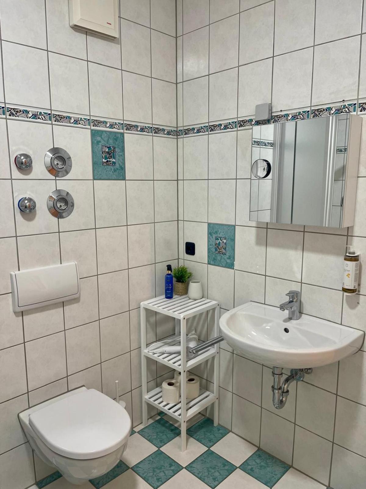 Raha Apartments - Modernes Studio-Apartment - Hbf - Gratis Parkplatz Erfurt Esterno foto