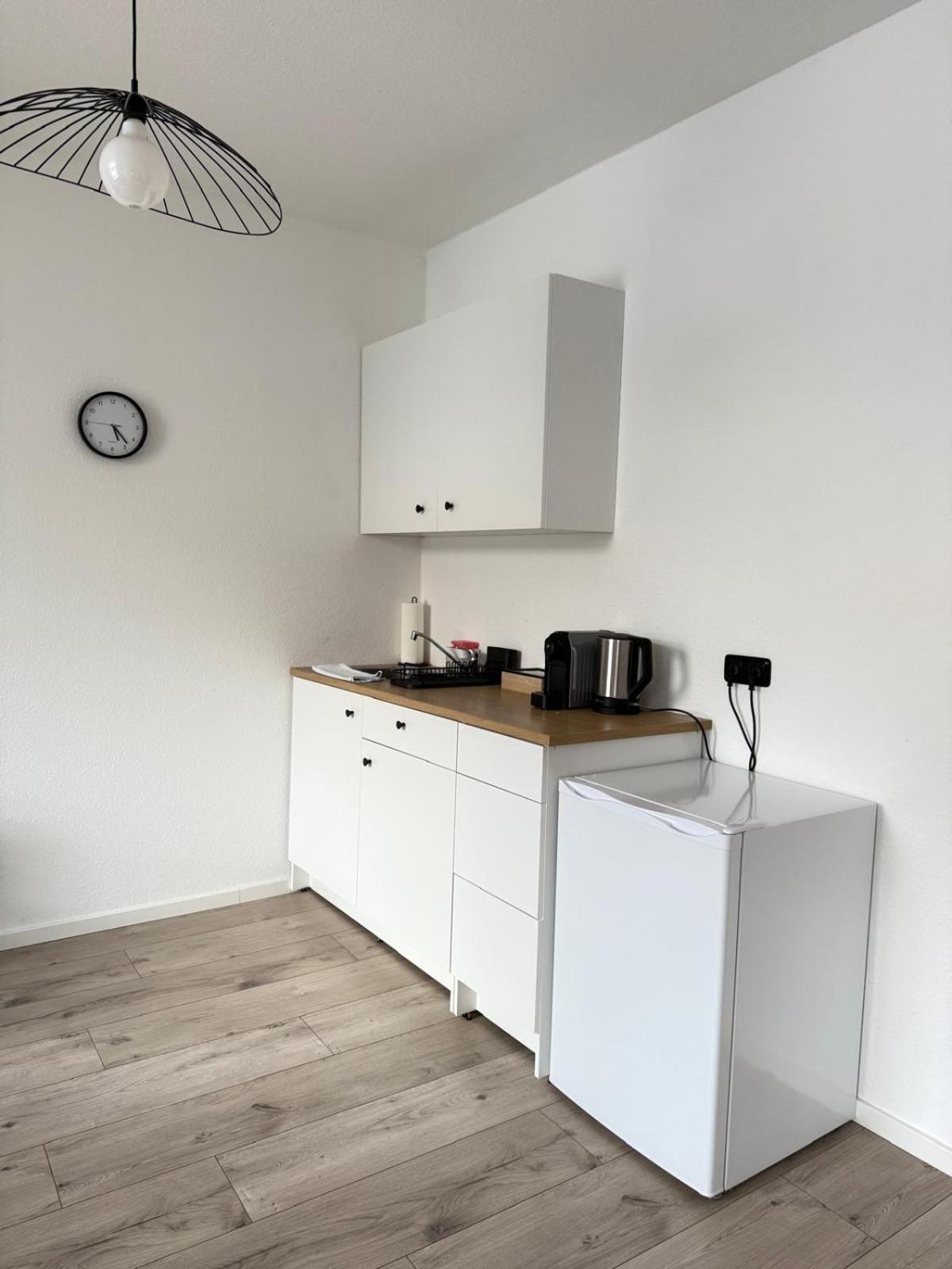 Raha Apartments - Modernes Studio-Apartment - Hbf - Gratis Parkplatz Erfurt Esterno foto