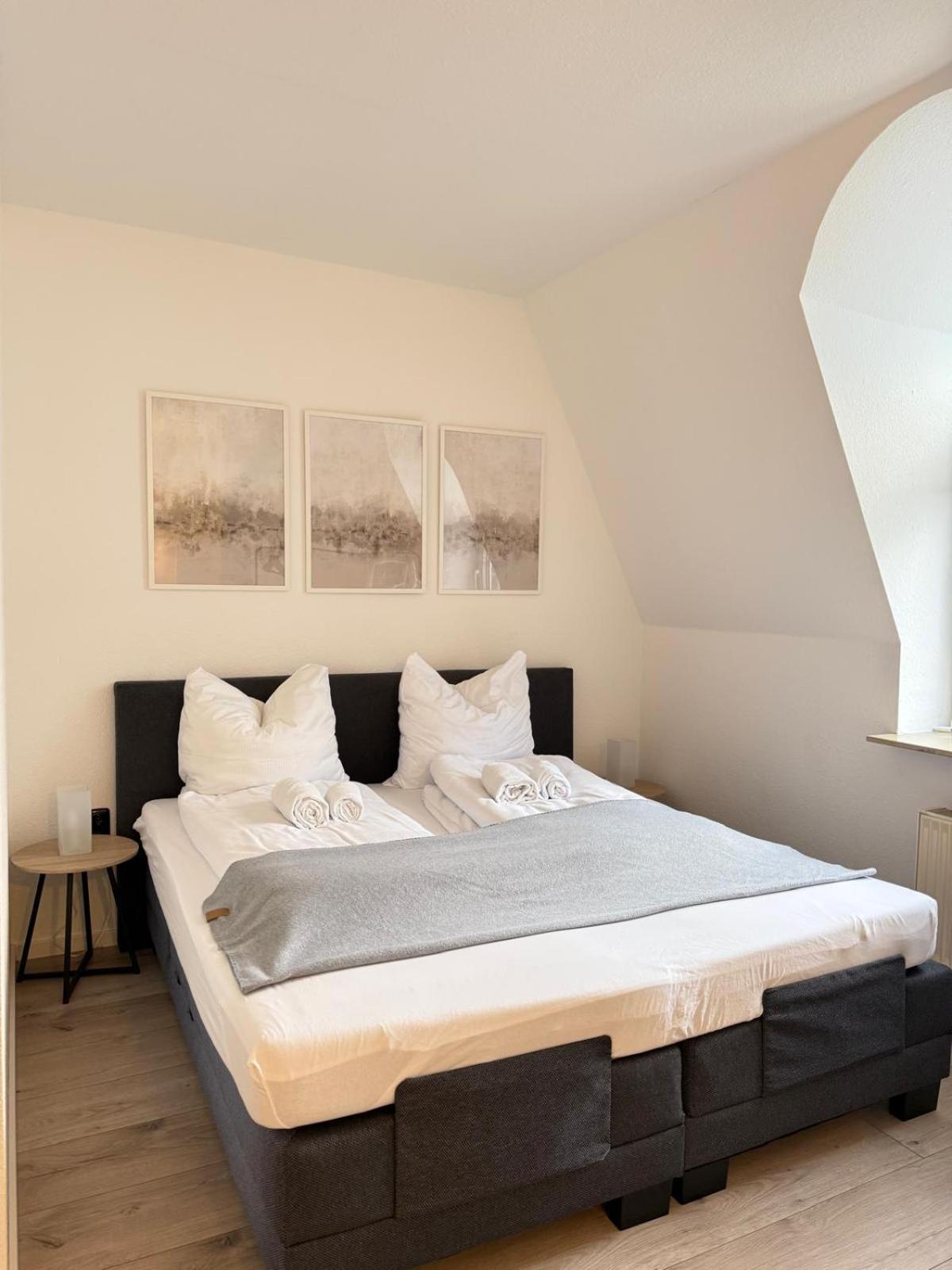 Raha Apartments - Modernes Studio-Apartment - Hbf - Gratis Parkplatz Erfurt Esterno foto