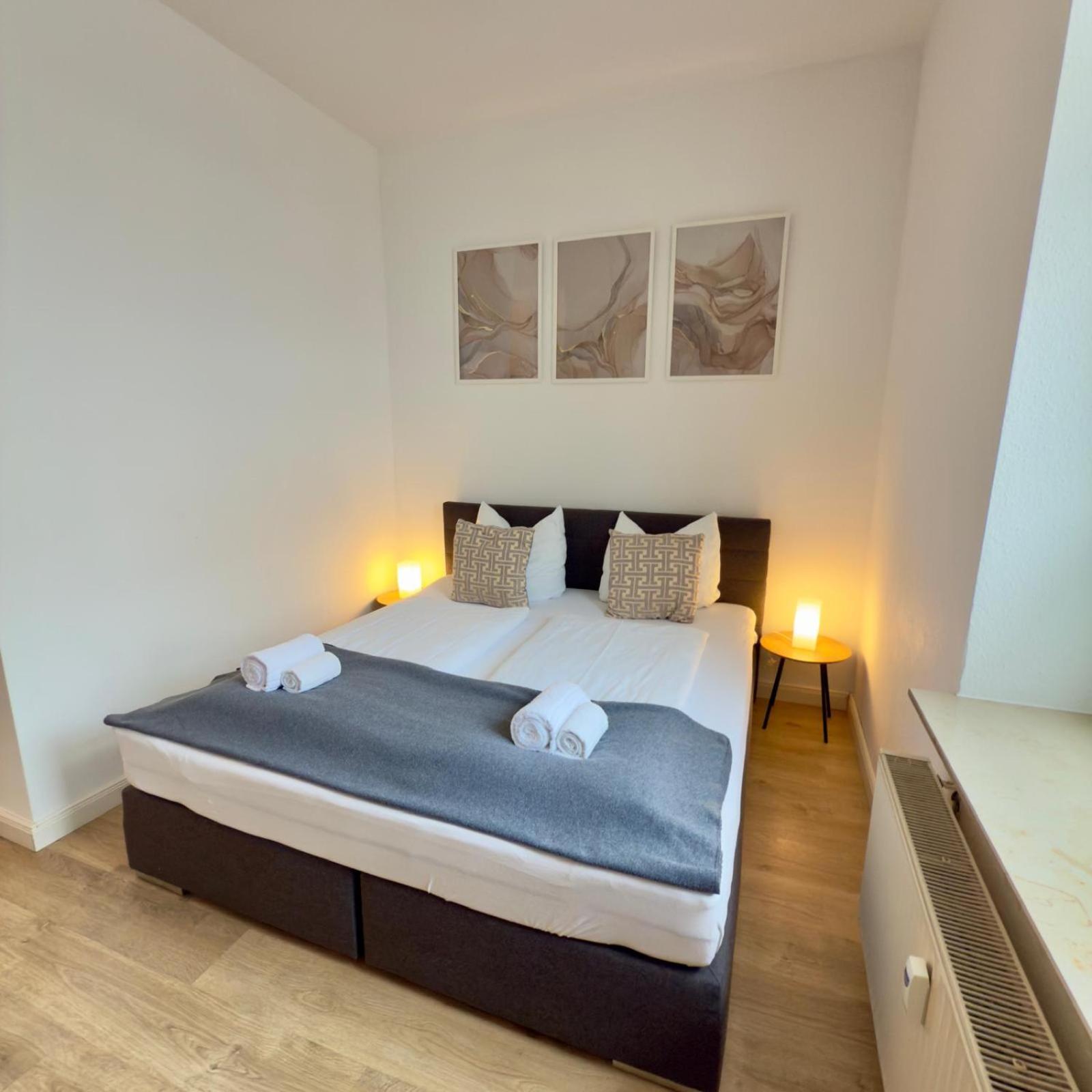 Raha Apartments - Modernes Studio-Apartment - Hbf - Gratis Parkplatz Erfurt Esterno foto