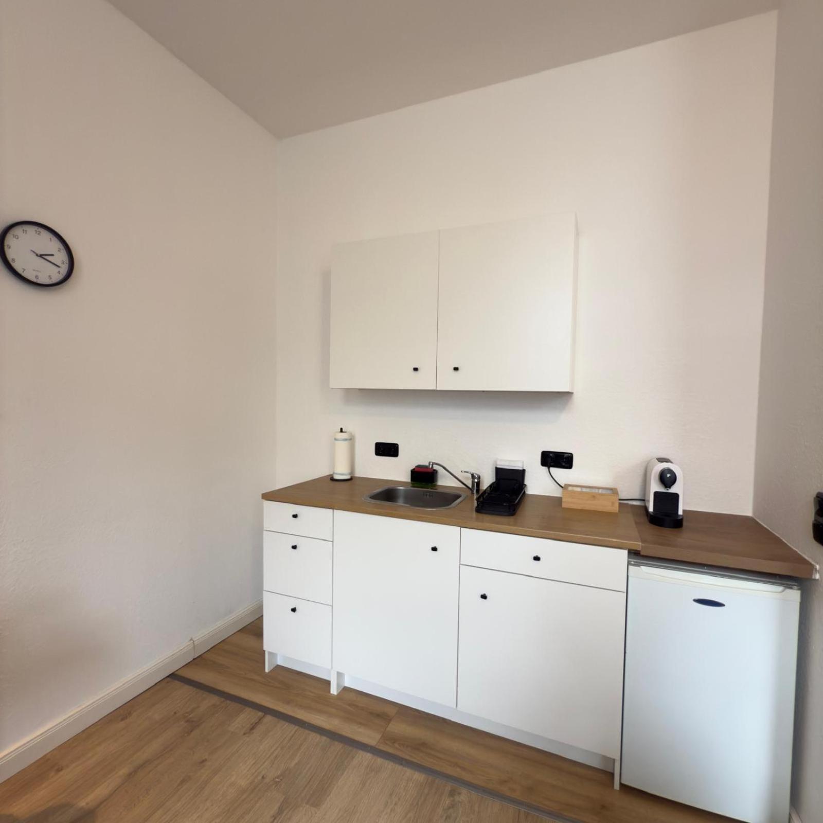Raha Apartments - Modernes Studio-Apartment - Hbf - Gratis Parkplatz Erfurt Esterno foto