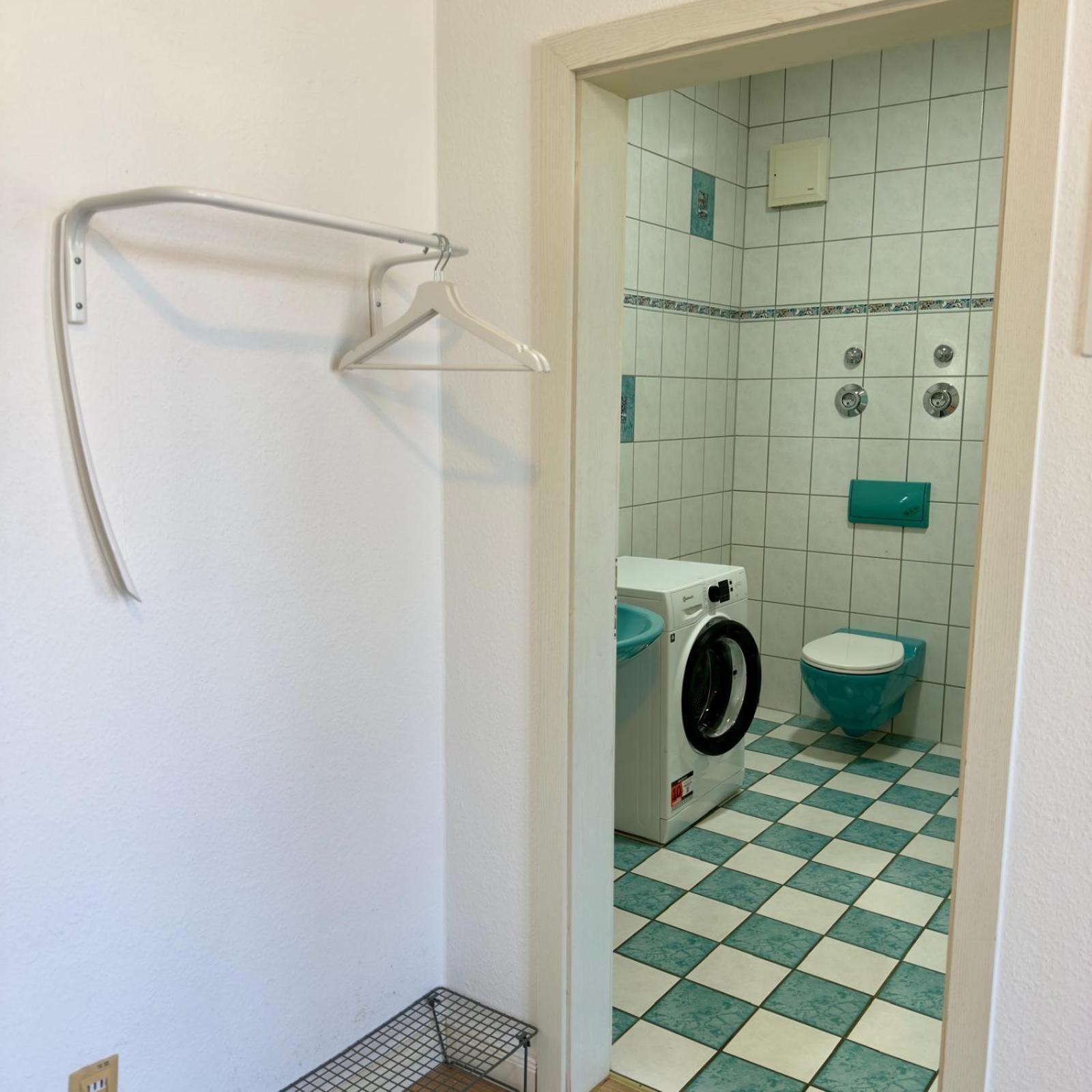 Raha Apartments - Modernes Studio-Apartment - Hbf - Gratis Parkplatz Erfurt Esterno foto