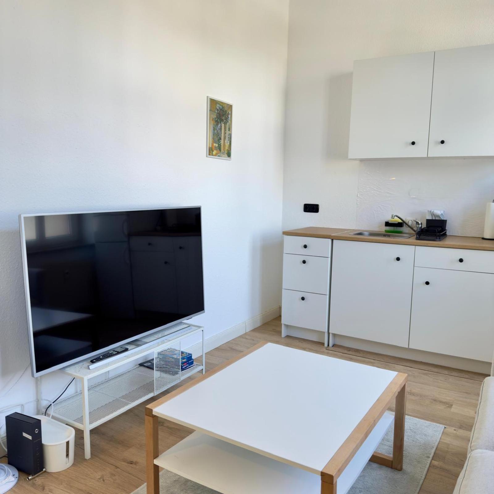 Raha Apartments - Modernes Studio-Apartment - Hbf - Gratis Parkplatz Erfurt Esterno foto