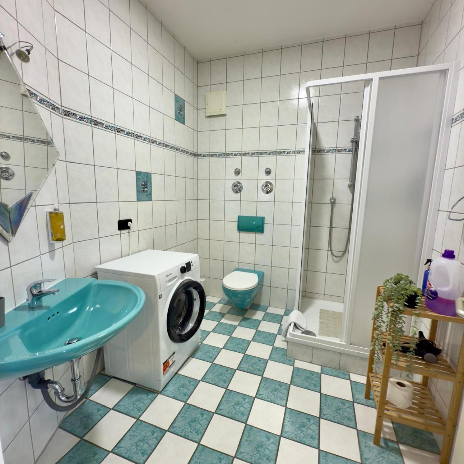 Raha Apartments - Modernes Studio-Apartment - Hbf - Gratis Parkplatz Erfurt Esterno foto